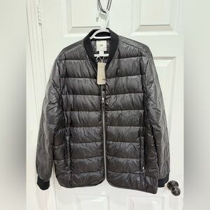 H&M Men's Black Puffer Jacket
Size - L